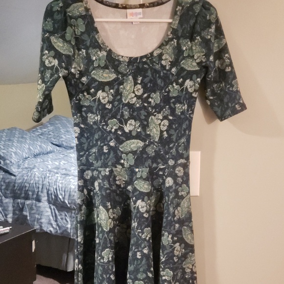 Xs Nicole dresses - Picture 2 of 3